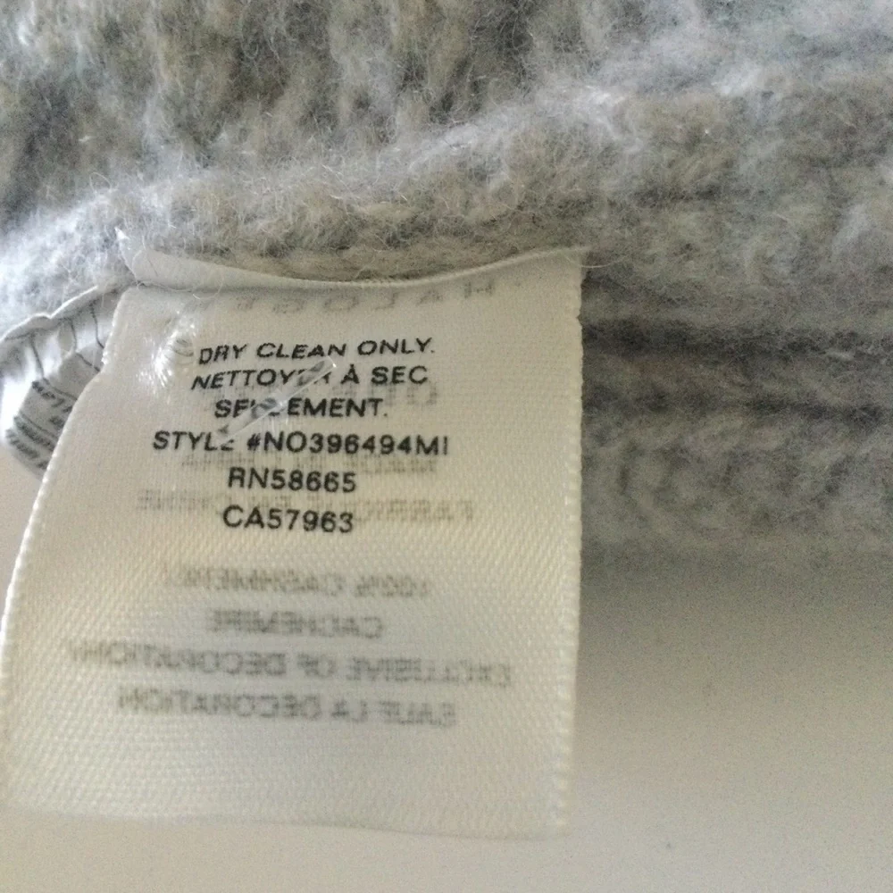 HALOGEN CASHMERE CABLE KNIT CUFFED BEANIE WITH FAUX FUR POMPOM HEATHER GRAY NEW